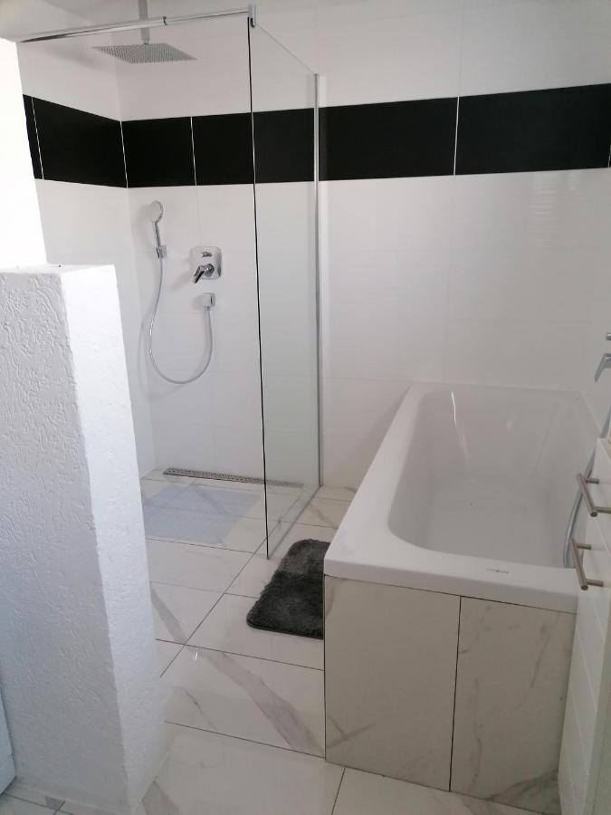 Schoene Einliegerwohnung In הכינגן מראה חיצוני תמונה